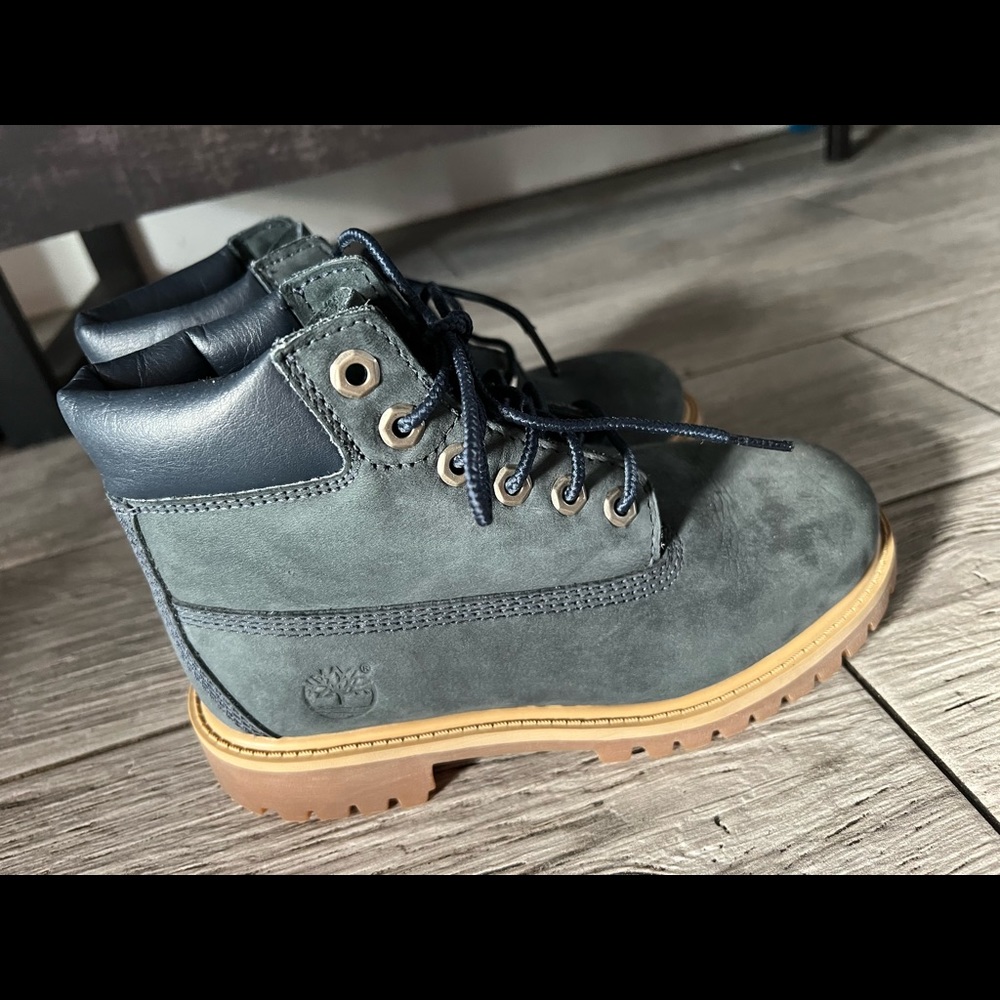 Navy blue Timberland size 13.5 boots